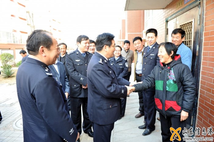 山東省公安廳廳長(zhǎng)徐珠寶到陵縣公安局視察調(diào)研指導(dǎo)工作 (1).jpg